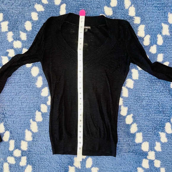 Women’s Express black deep V neck thin knit sweater size small women’s EUC - Picture 2 of 9